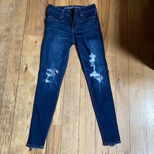 Women’s mid-rise skinny jeans.